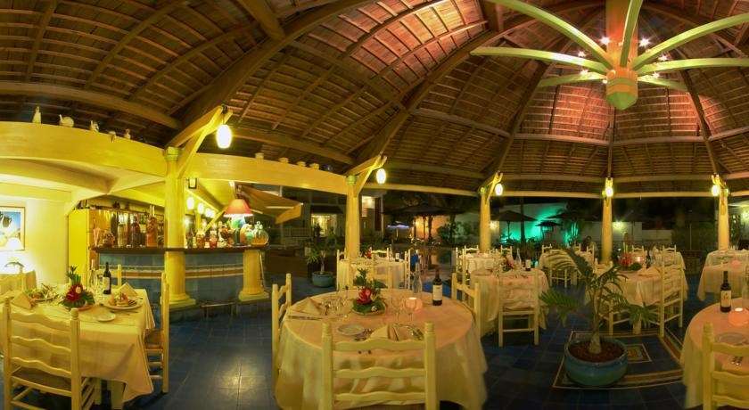Le Nautile Beachfront Saint-Gilles-les Bains Restaurang bild